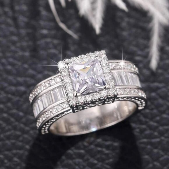 Jewelry - Blue sapphire flower ring